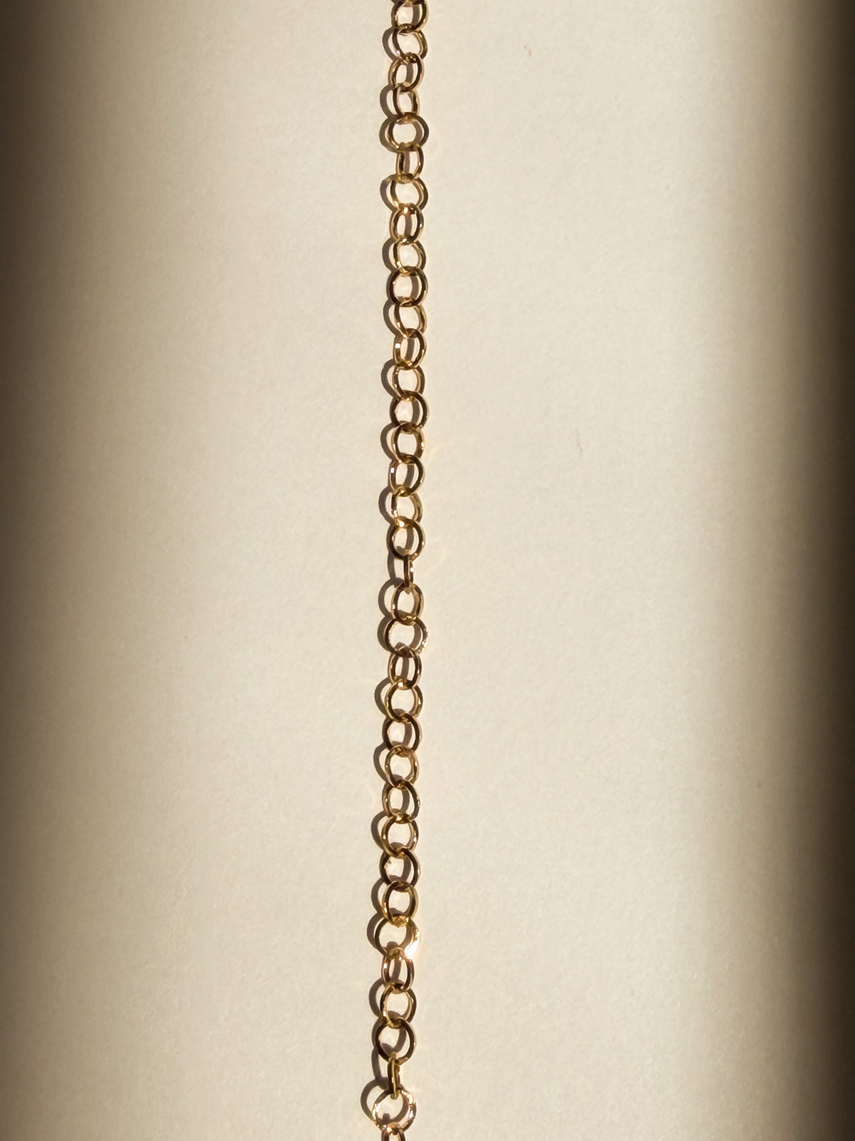 Andrea circle cable chain