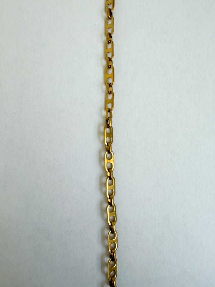 Ainsley can tab chain