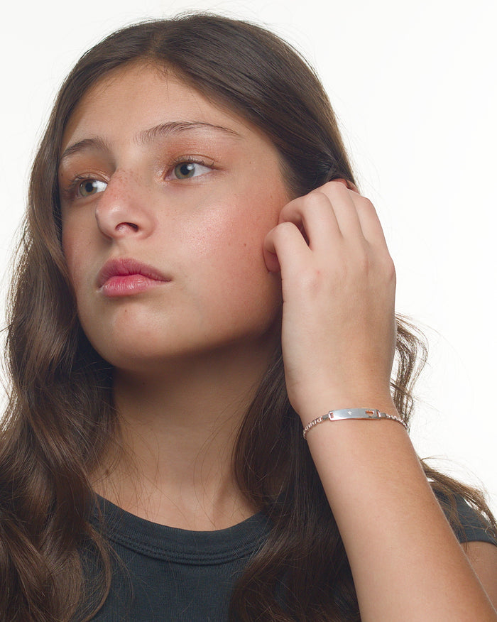 Jenny heart bracelet worn by a Latina tween model