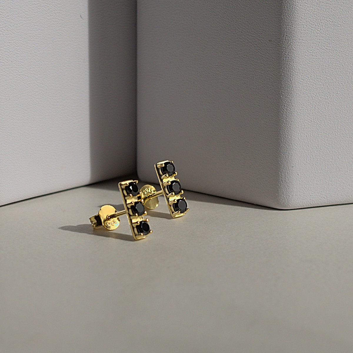 Affordable minimalist dainty online jewelry 